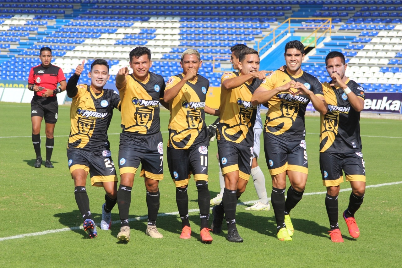 Los jugadores celebraron su victoria