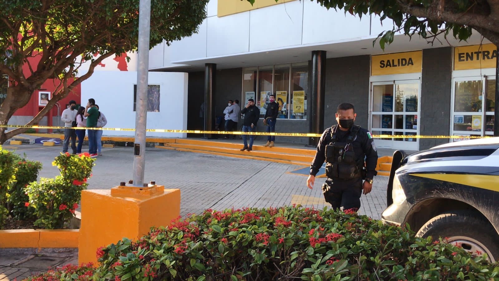 Elementos policiacos acordonaron el área donde se halló al vigilante muerto en la Zona Urbana de Cancún Elementos policiacos acordonaron el área donde se halló al vigilante muerto en la Zona Urbana de Cancún