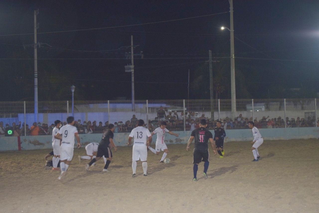 La asistencia masiva hizo que la final del “Torneo del Pueblo” se saliera de control