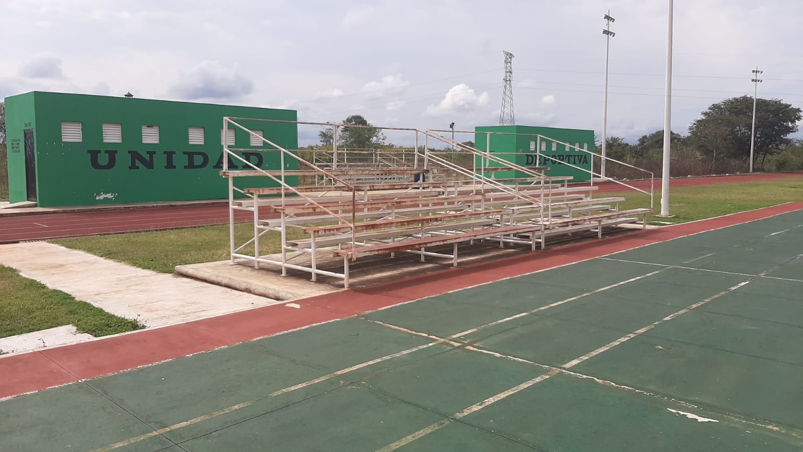 Acusaron que este espacio deportivo ha sido un “blanco fácil” del vandalismo, en particular porque no hay suficiente vigilancia policiaca en la zona Acusaron que este espacio deportivo ha sido un “blanco fácil” del vandalismo, en particular porque no hay suficiente vigilancia policiaca en la zona