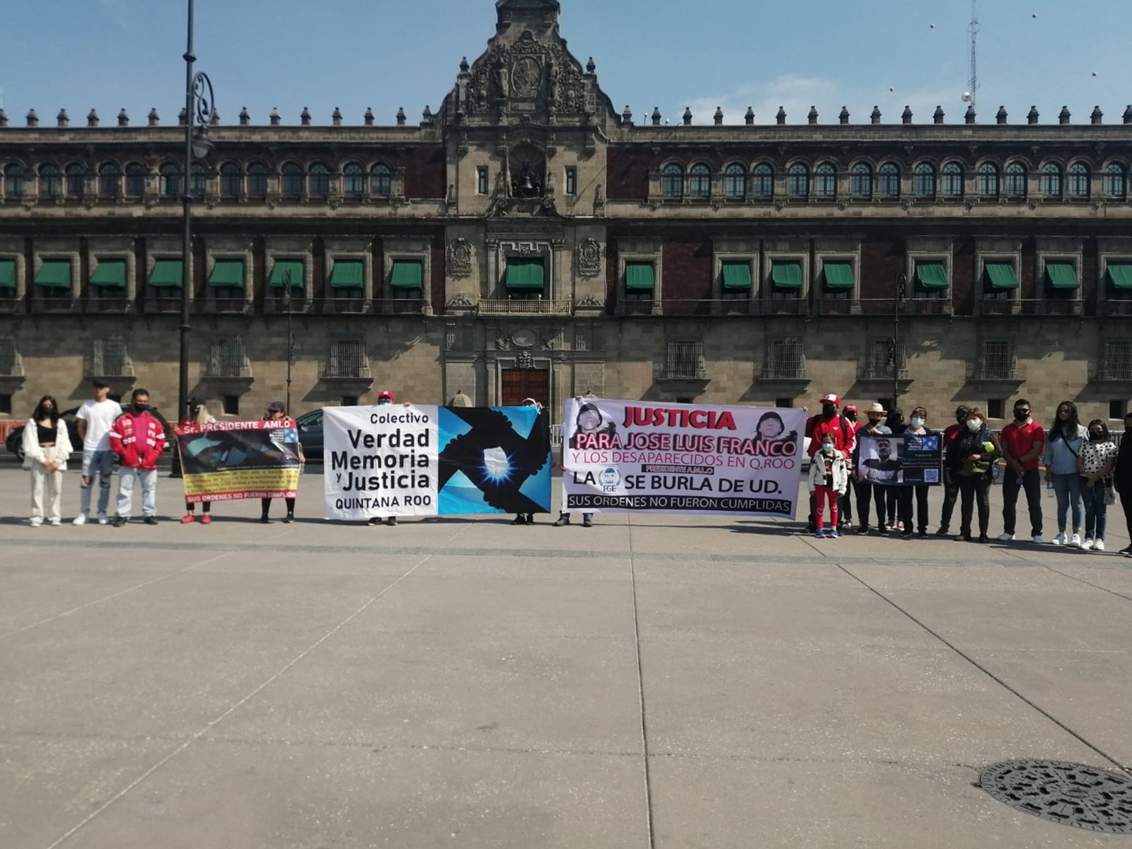 Ante la falta de respuesta de la FGE Quintana Roo, los miembros del colectivo de búsqueda acudieron a la CDMX para pedir ayuda a AMLO Ante la falta de respuesta de la FGE Quintana Roo, los miembros del colectivo de búsqueda acudieron a la CDMX para pedir ayuda a AMLO
