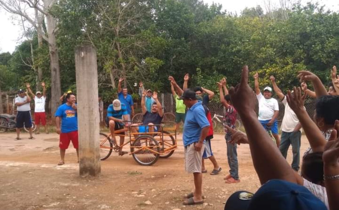 Los vecinos se reunieron y platicaron acerca de la demora de la Comuna tenabeña Los vecinos se reunieron y platicaron acerca de la demora de la Comuna tenabeña