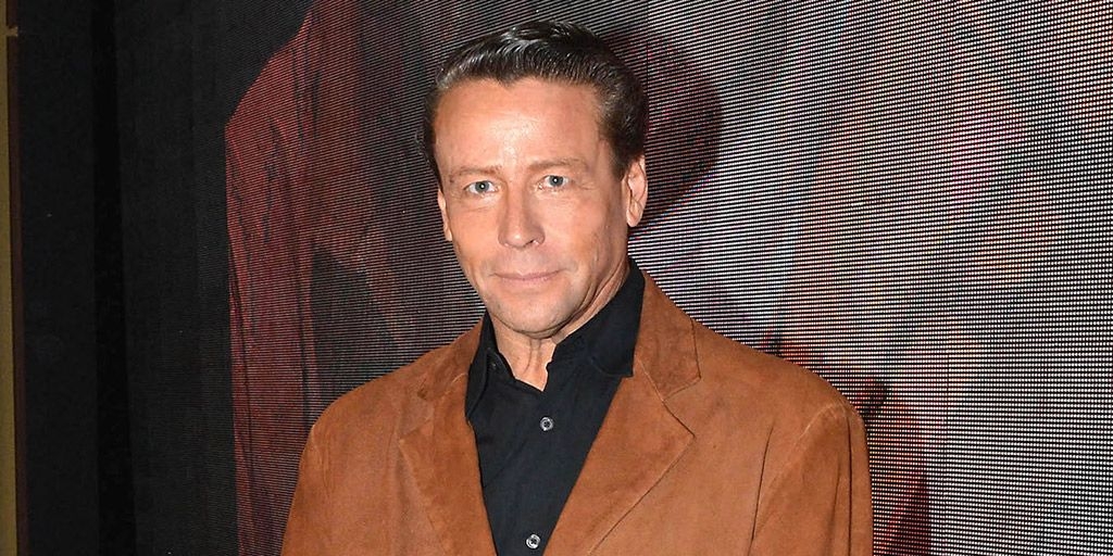 Con patadas de Karate, Alfredo Adame golpeó al abogado y compadre de Carlos Trejo