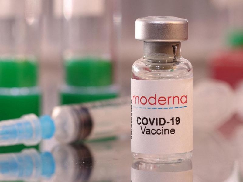 El laboratorio Moderna anunció que ya inició con los ensayos de su vacuna Ómicron.