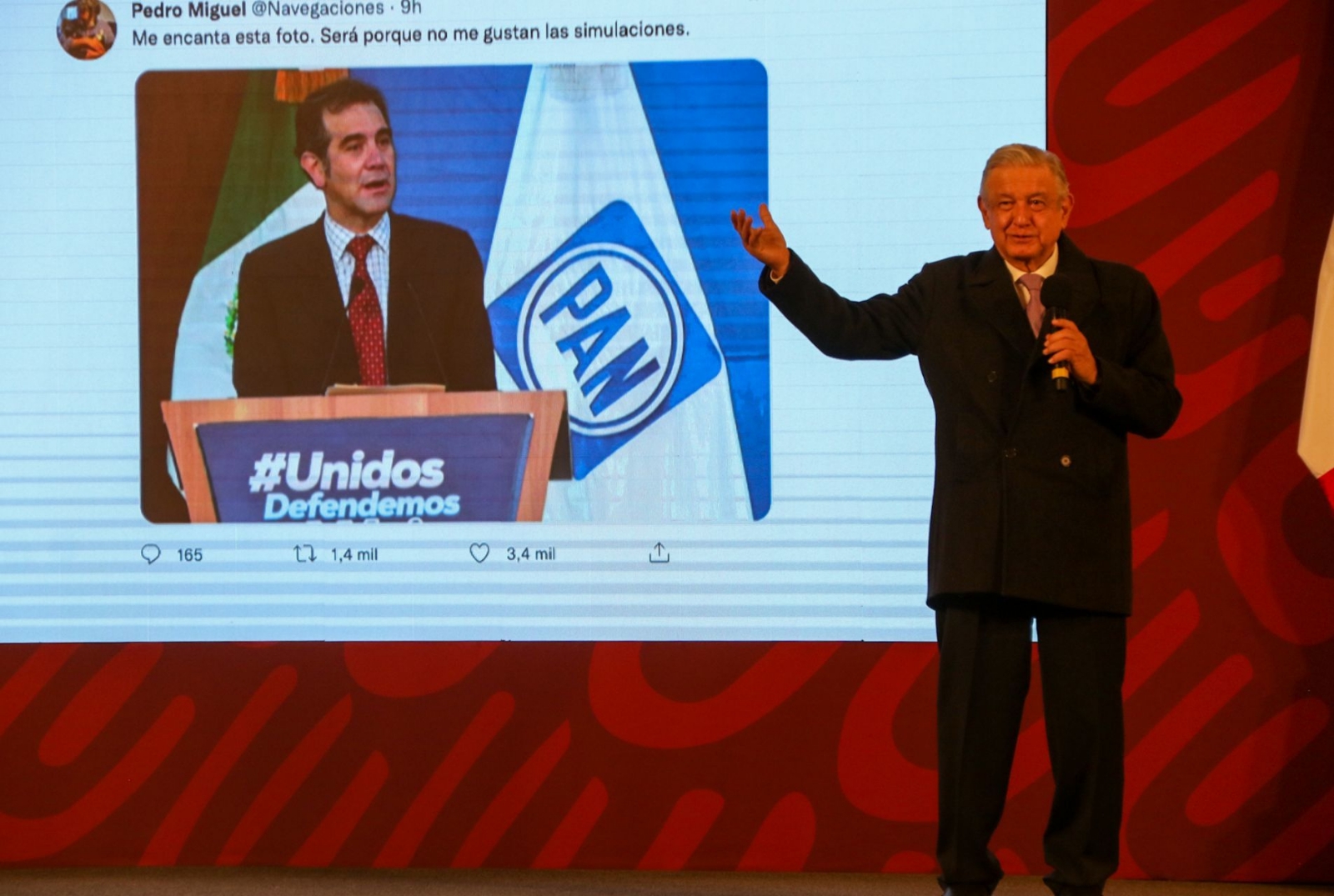 AMLO critica que Lorenzo Córdova acuda a reunión plenaria del PAN
