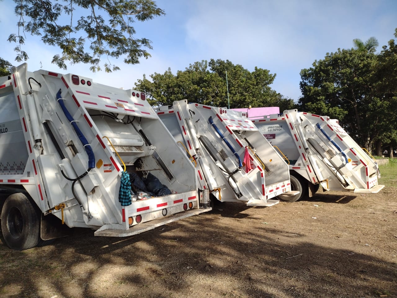 Los camiones de basura están estacionados en las instalaciones del Expo-Maya en Carrillo Puerto, como forma de protesta Los camiones de basura están estacionados en las instalaciones del Expo-Maya en Carrillo Puerto, como forma de protesta