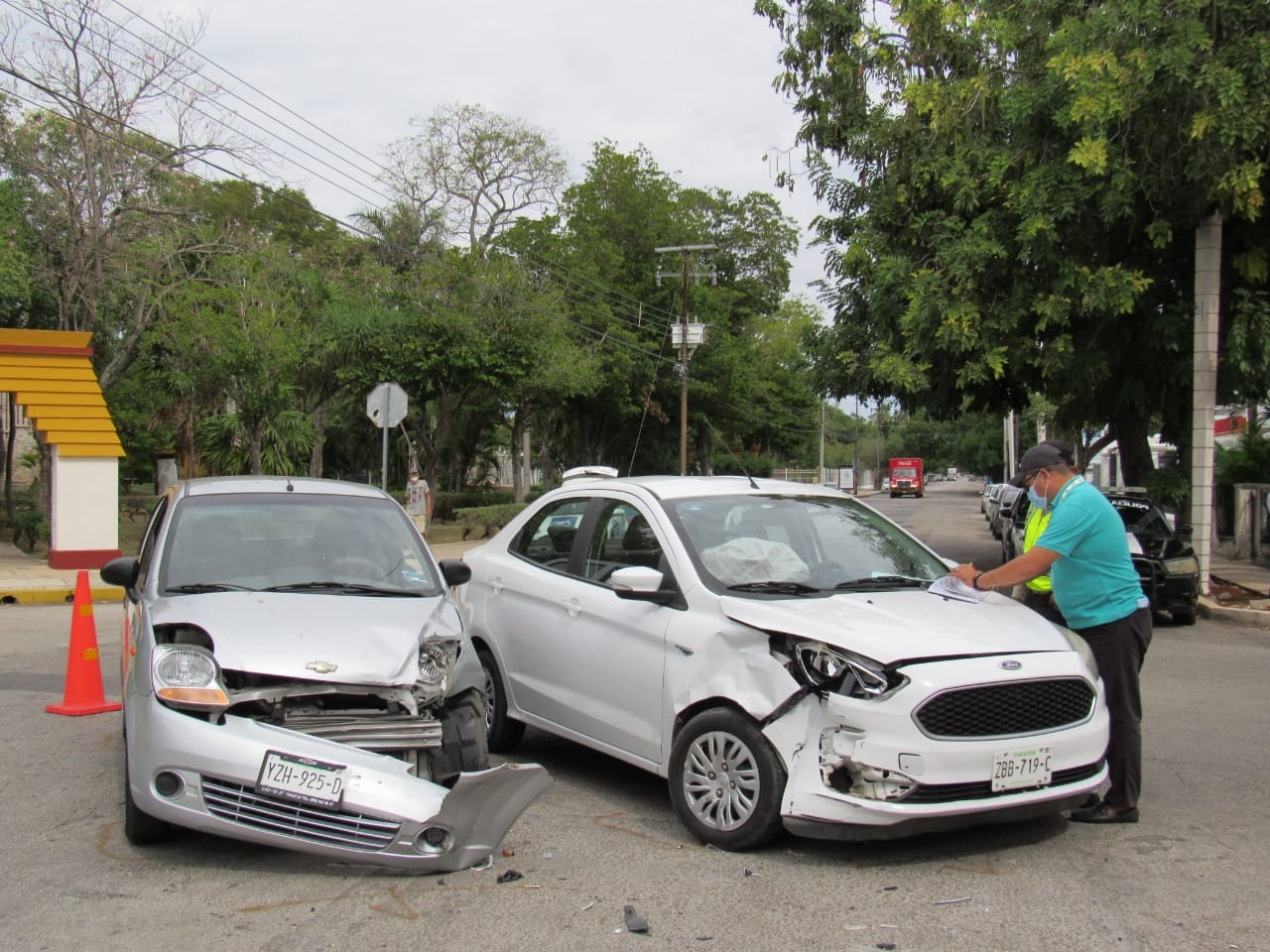 Al lugar llegaron elementos de la policía para evitar un percance mayor Al lugar llegaron elementos de la policía para evitar un percance mayor