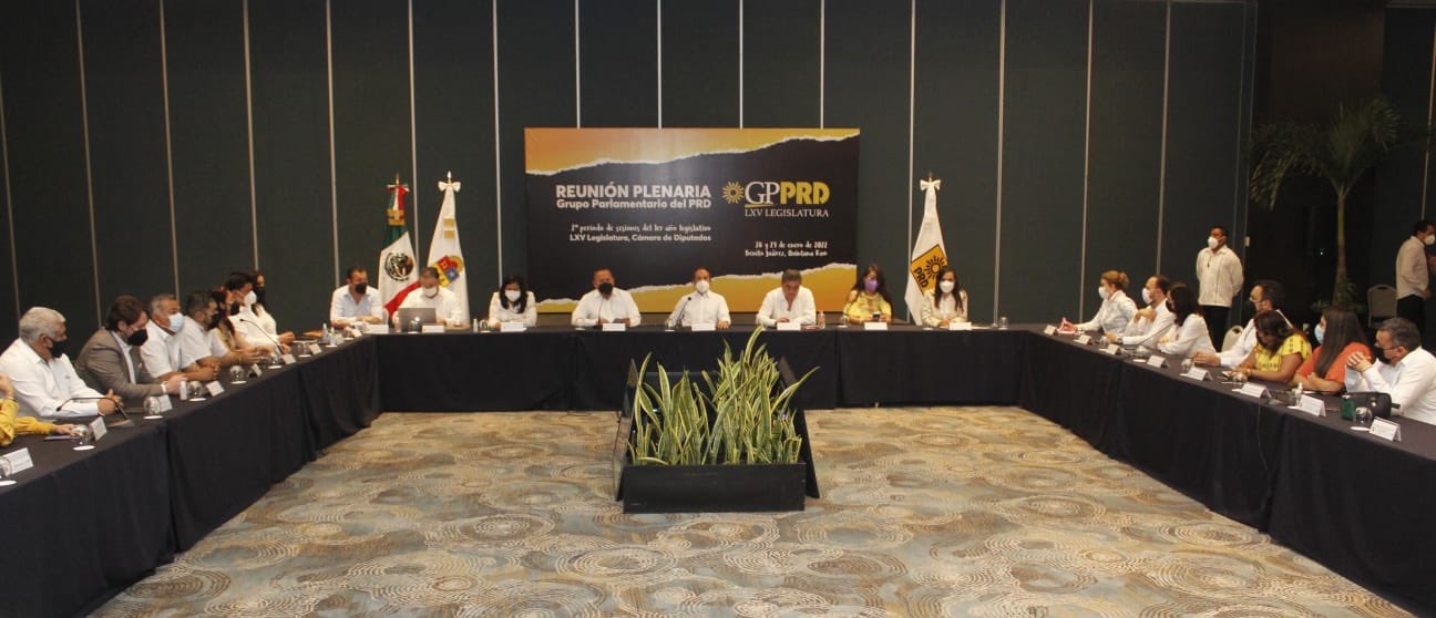 La exalcaldesa de Puerto Morelos, Laura Fernández estuvo entre las presentes en dicha reunión del PRD en Quintana Roo