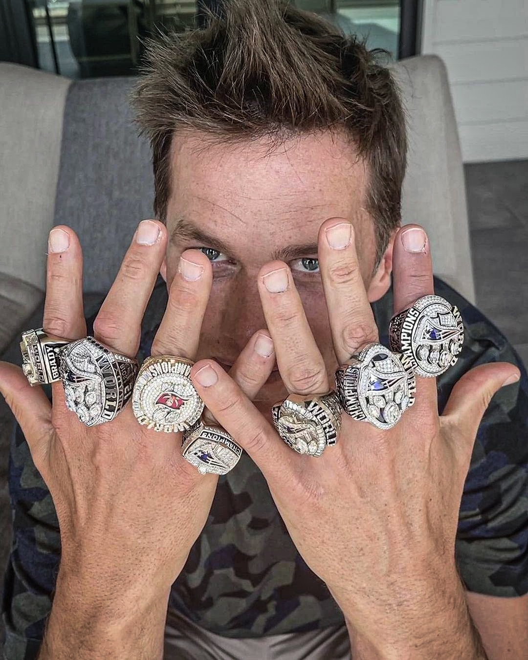 Luego de ganar todo con los Patriotas de Nueva Inglaterra, Tom Brady estuvo dos temporadas con los Bucaneros de Tampa Bay Luego de ganar todo con los Patriotas de Nueva Inglaterra, Tom Brady estuvo dos temporadas con los Bucaneros de Tampa Bay