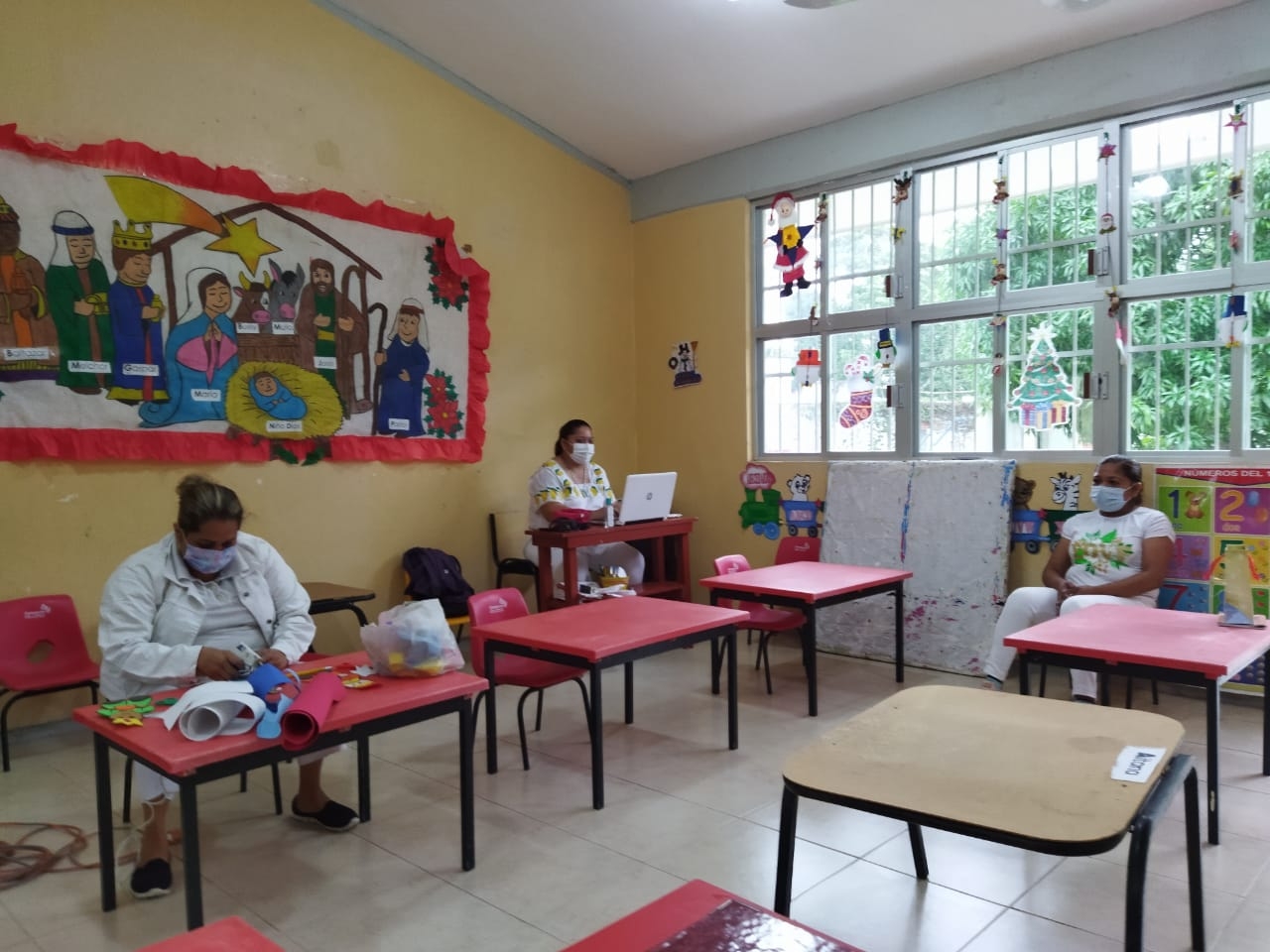Los niños que acuden en forma presencial están divididos, una parte lo hace los lunes y miércoles Los niños que acuden en forma presencial están divididos, una parte lo hace los lunes y miércoles