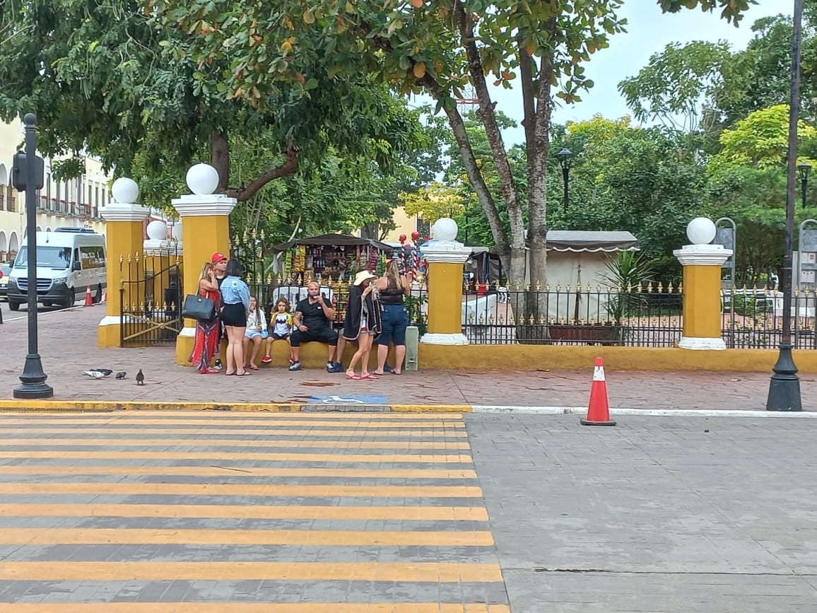 Elementos de seguridad pidieron a los excursionistas locales y extranjeros que no portaban el cubrebocas que se lo pusieron, ya que es obligatorio su uso