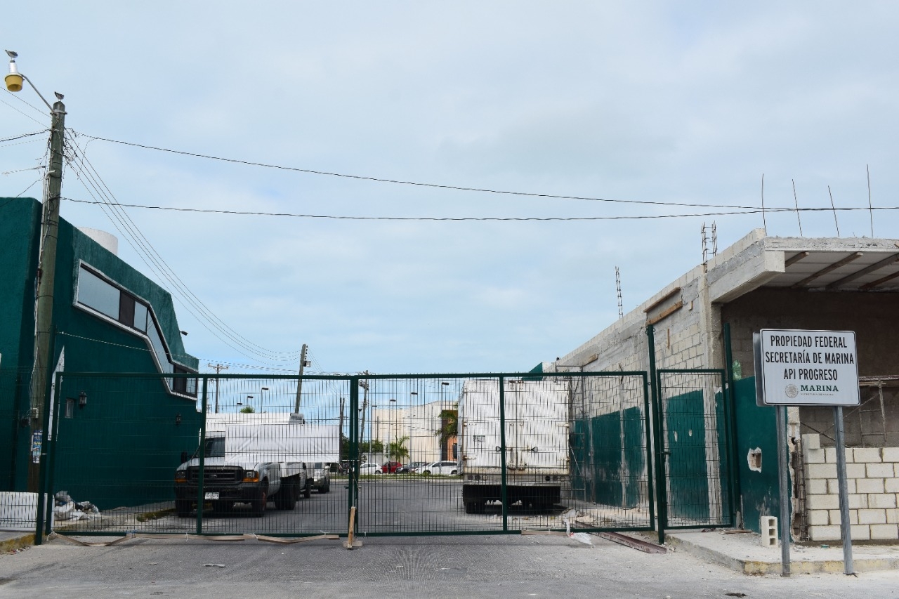 El puerto de abrigo nunca había tenido filtros de entrada El puerto de abrigo nunca había tenido filtros de entrada