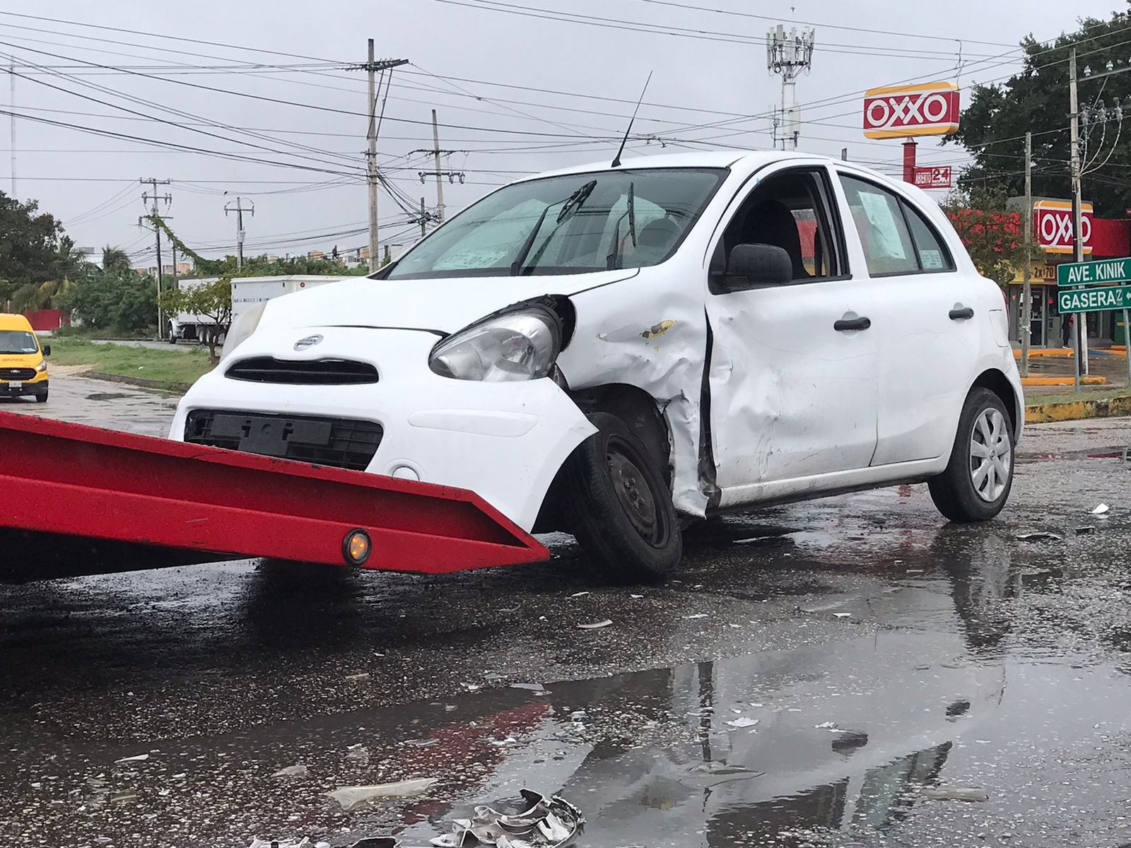 Los vehículos quedaron atravesados en la avenida Andrés Quintana Roo Los vehículos quedaron atravesados en la avenida Andrés Quintana Roo