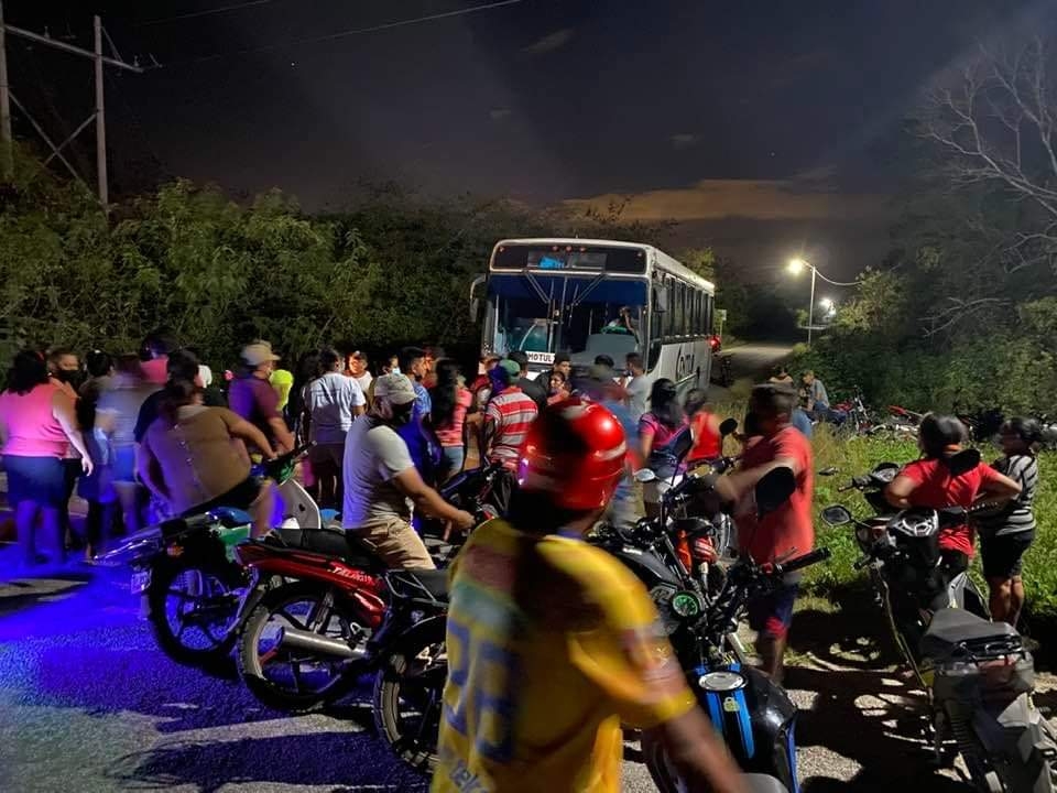 Un grupo de manifestantes bloqueó la carretera Muxupip-Euán para ejercer presión