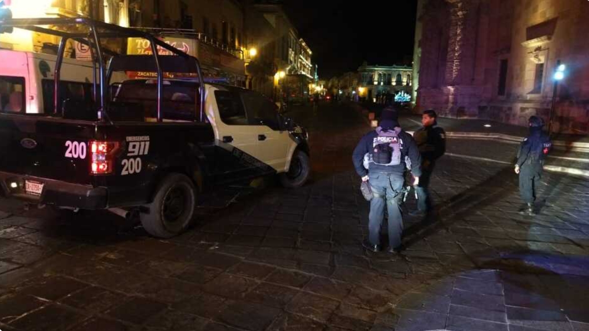 La camioneta fue retirada del lugar cuando los cuerpos seguían dentro, sin los resguardos periciales correspondientes La camioneta fue retirada del lugar cuando los cuerpos seguían dentro, sin los resguardos periciales correspondientes