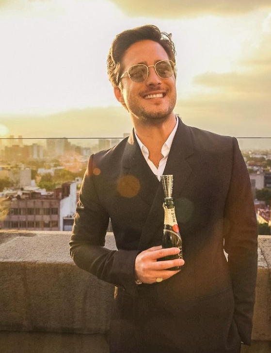 Diego Boneta es actualmente conocido por su papel protagónico en Luis Miguel, la serie, pero en su juventud fue parte de muchas telenovelas