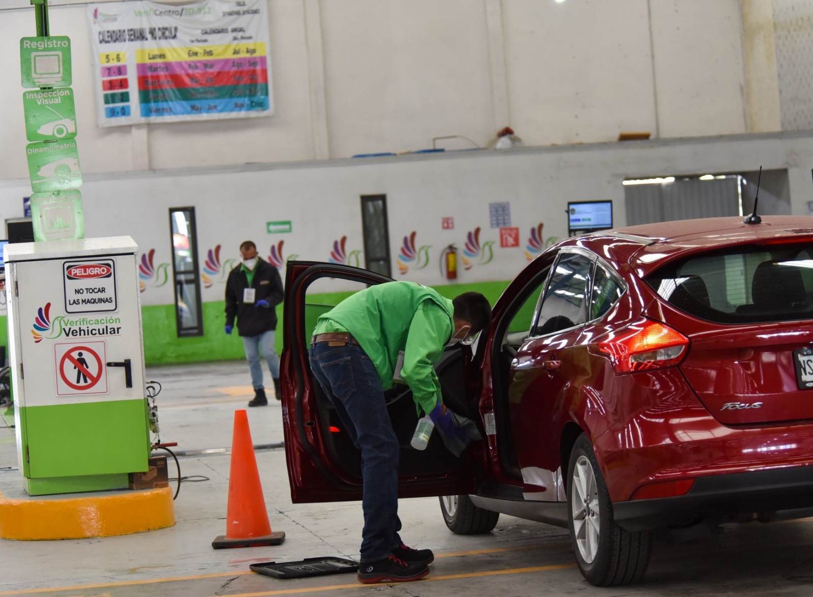 Consulta el calendario de verificación vehicular de la CDMX y conoce en qué triimestre te corresponde acudir a verificar tu vehículo.