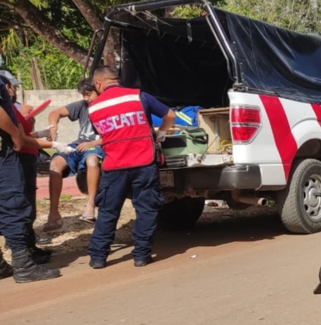 El menor terminó con una lesión en el brazo por no respetar el alto obligatorio en José María Morelos