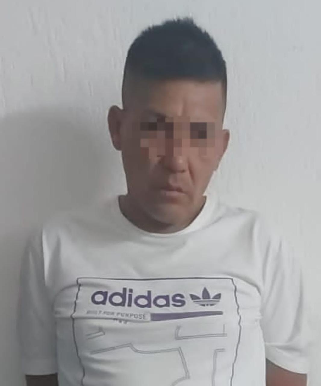 Policías le dieron alcance a Carlos "N" originario de Perú, quien al indicarle que se detuviera tomó una actitud agresiva Policías le dieron alcance a Carlos "N" originario de Perú, quien al indicarle que se detuviera tomó una actitud agresiva