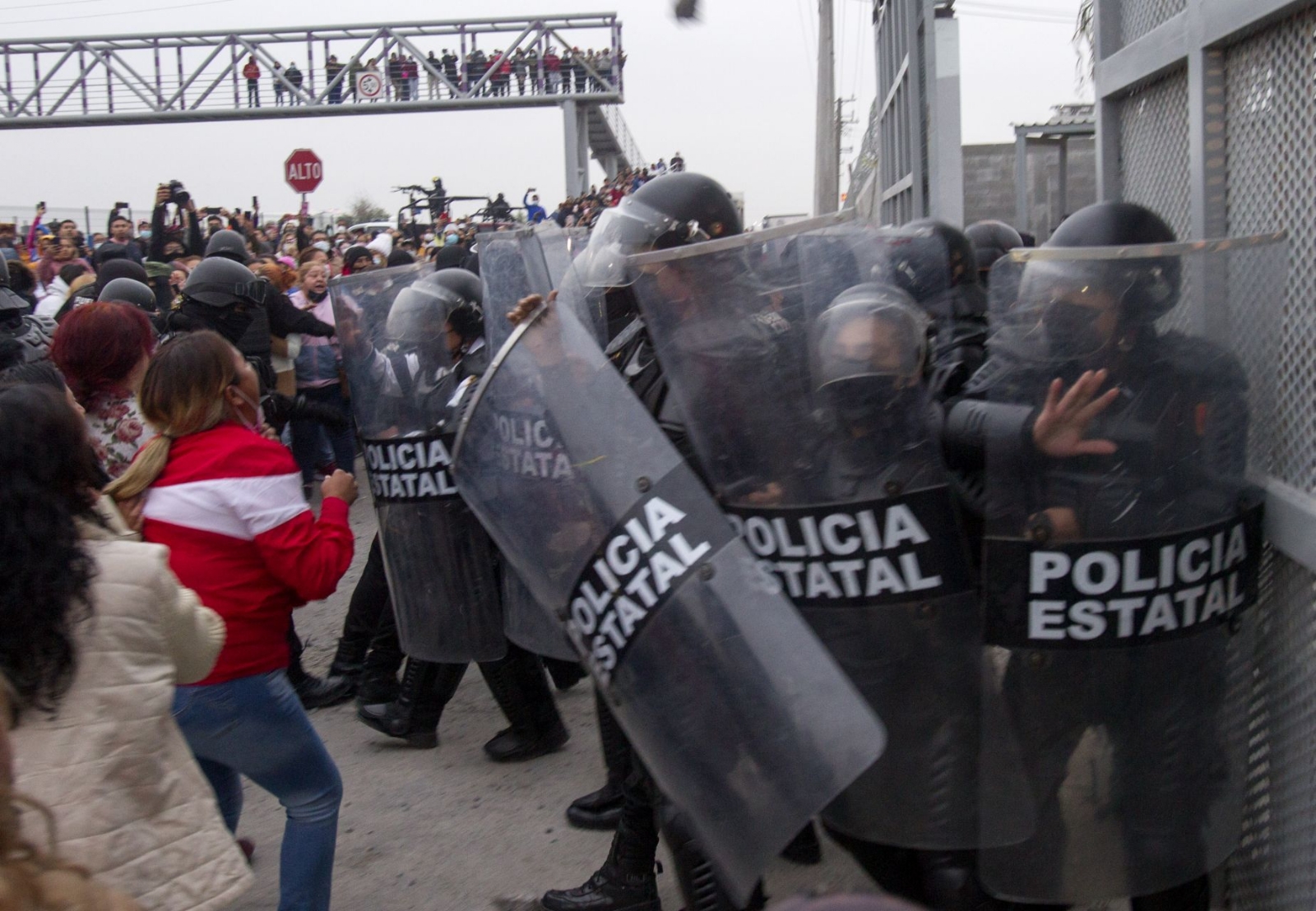 En el penal de apodaca se enfrentaron grupos rivales, lo que provocó más de una decena de lesionados