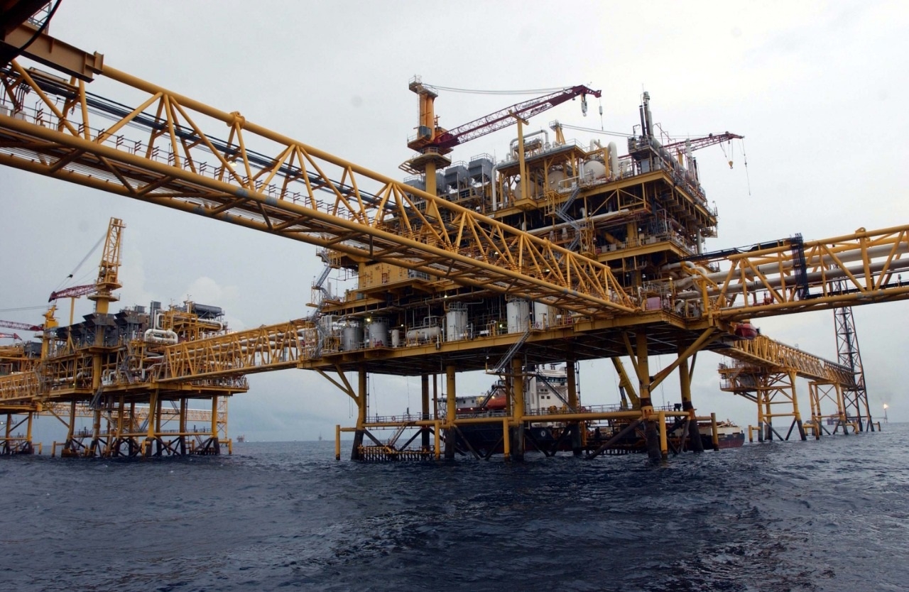 El Centro de Proceso pertenece al campo Ku Maloob Zaap de Pemex; se ubica a 105 kilómetros al noreste de Ciudad del Carmen