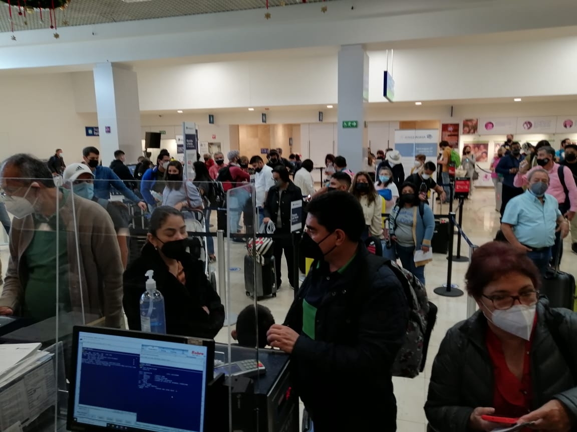 A nivel nacional, la aerolínea tuvo que suspender 38 vuelos el día de ayer. La regularización de salidas y llegadas podría tardar hasta 10 días