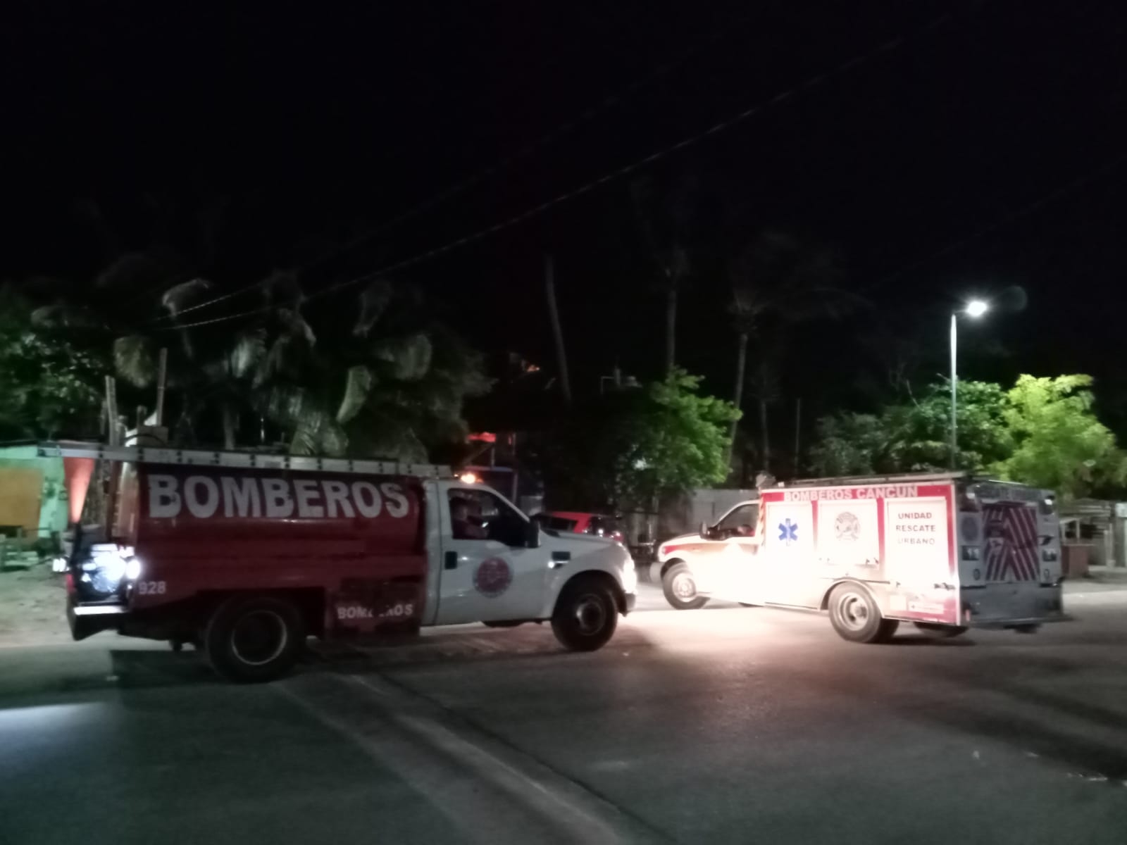 Elementos de la Policía Quintana Roo, Bomberos, Protección Civil y una unidad médica acudieron al auxilio Elementos de la Policía Quintana Roo, Bomberos, Protección Civil y una unidad médica acudieron al auxilio