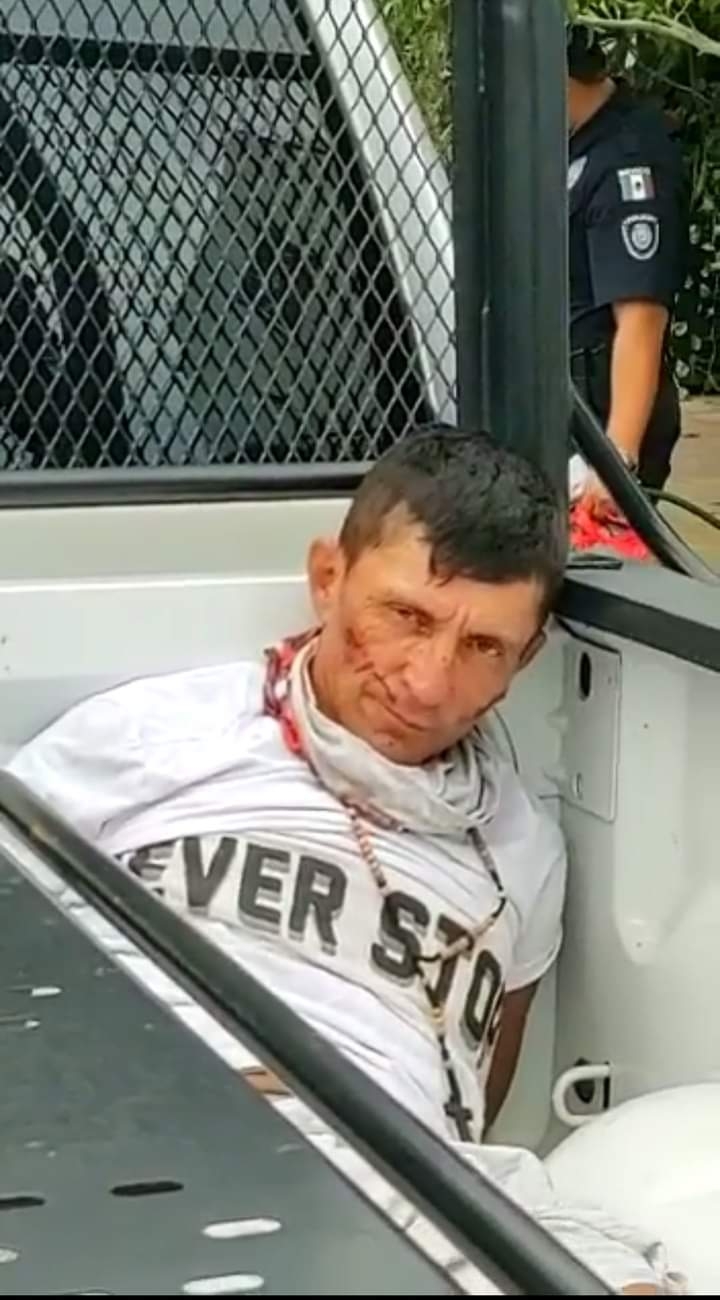 El hombre fue detenido por la policía local El hombre fue detenido por la policía local