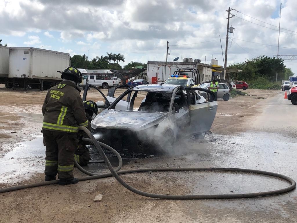 Al lugar arribaron bomberos y a pesar del esfuerzo fue considerado pérdida total Al lugar arribaron bomberos y a pesar del esfuerzo fue considerado pérdida total