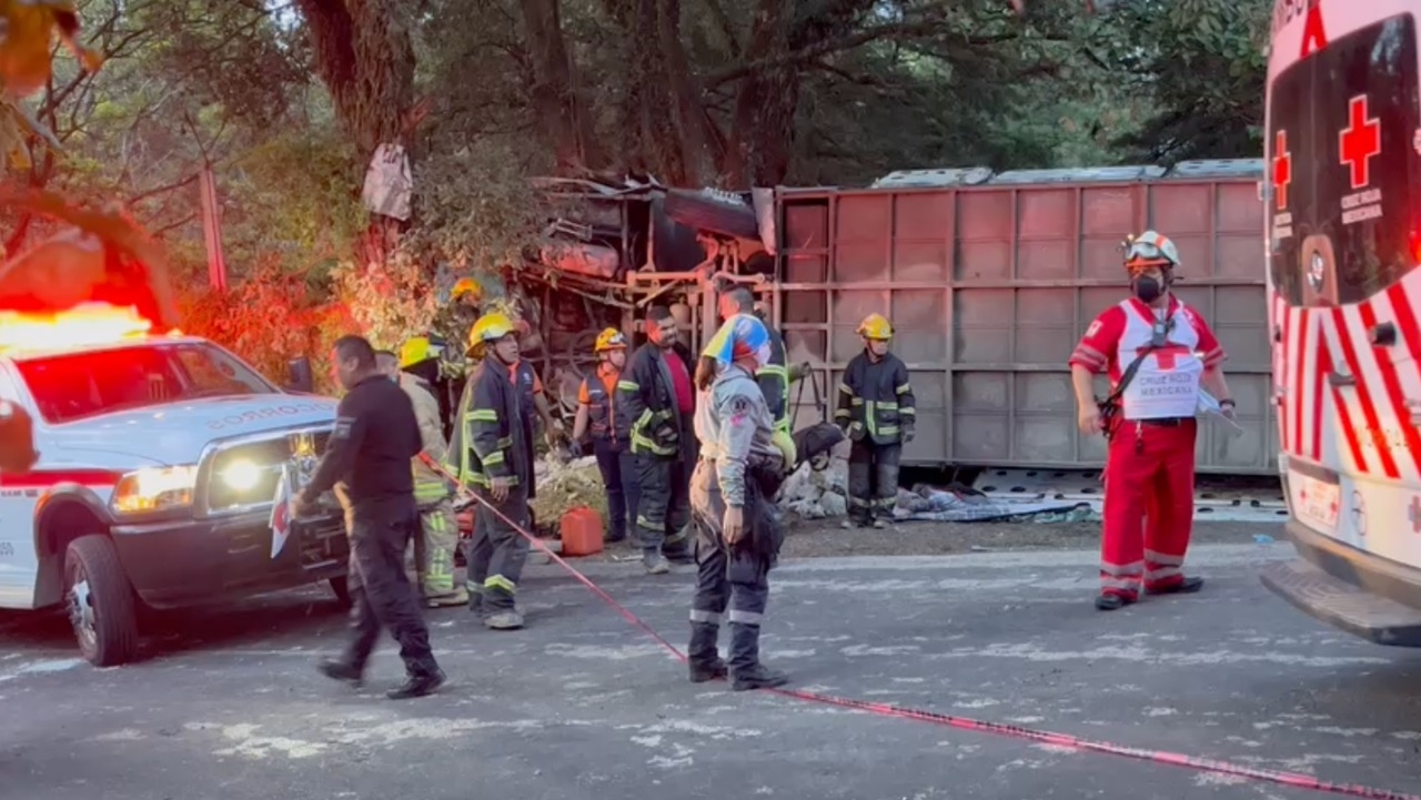 La circulación vehicular fue cerrada en lo que se realizaban los trabajos de rescate La circulación vehicular fue cerrada en lo que se realizaban los trabajos de rescate