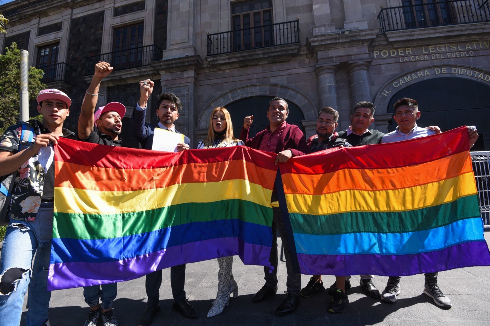 Por el momento, los legisladores presentan sus posturas particulares para dar paso a la votación en lo particular.