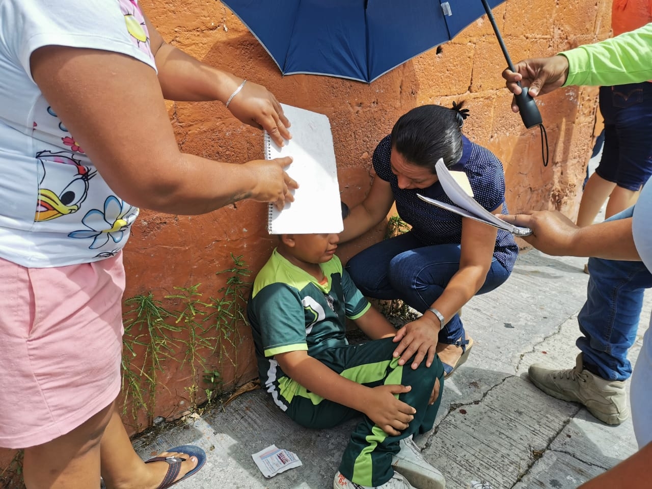 El menor fue trasladado al hospital para ser valorado El menor fue trasladado al hospital para ser valorado