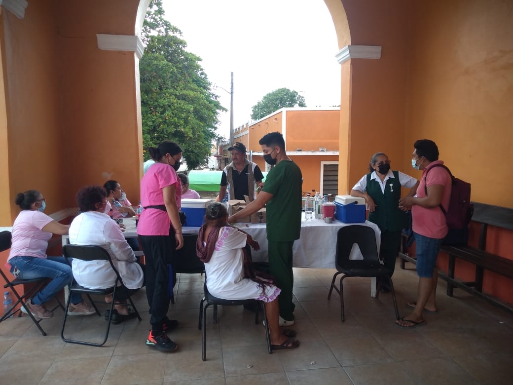 Autoridades de la salud se encargaron de la aplicación de las vacunas