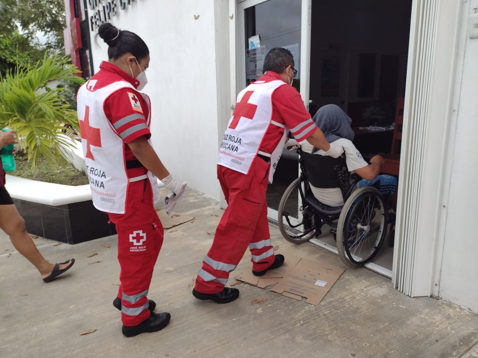 Hombre es trasladado para recibir atención médica Hombre es trasladado para recibir atención médica