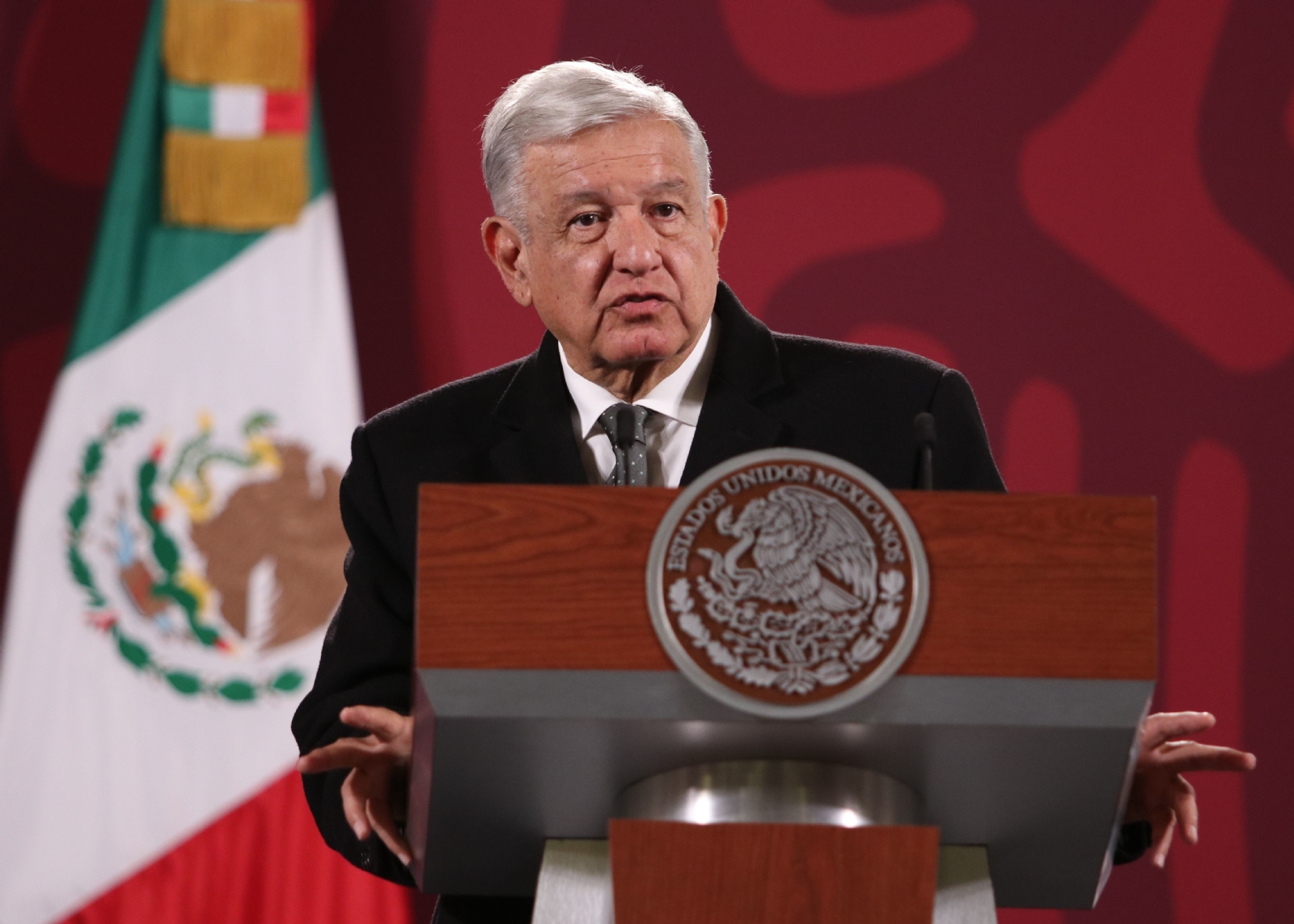 AMLO apuntó que este dictamen sobre las Fuerzas Armadas no significa militarizar al país