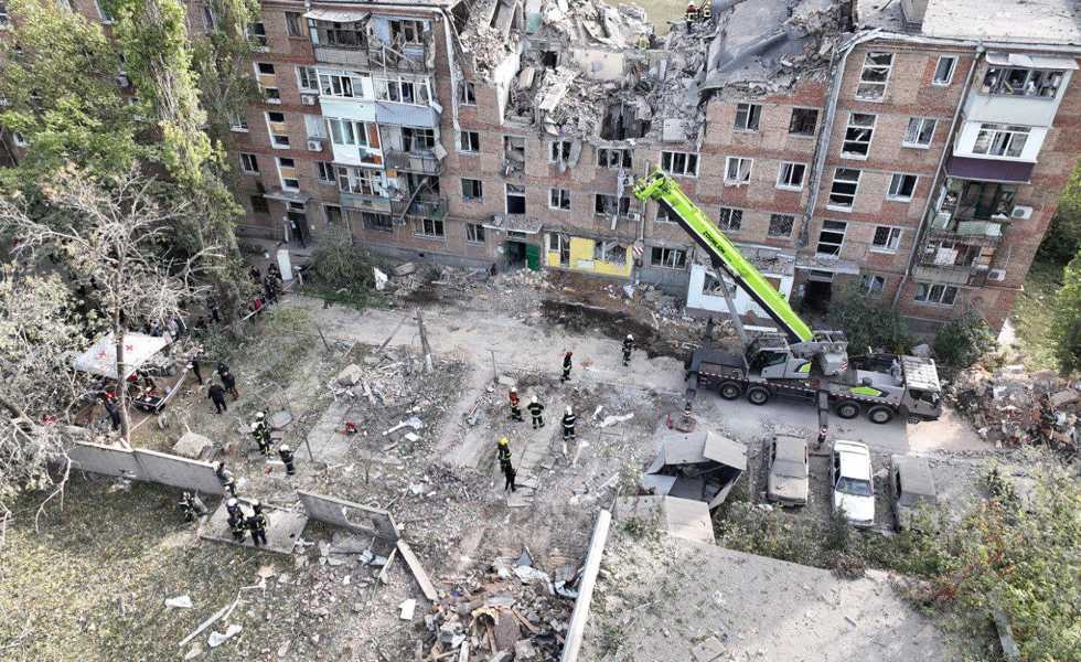 Las tropas rusas volvieron a bombardear durante toda la noche con lanzacohetes múltiples Grad y artillería pesada el distrito de Nikopol