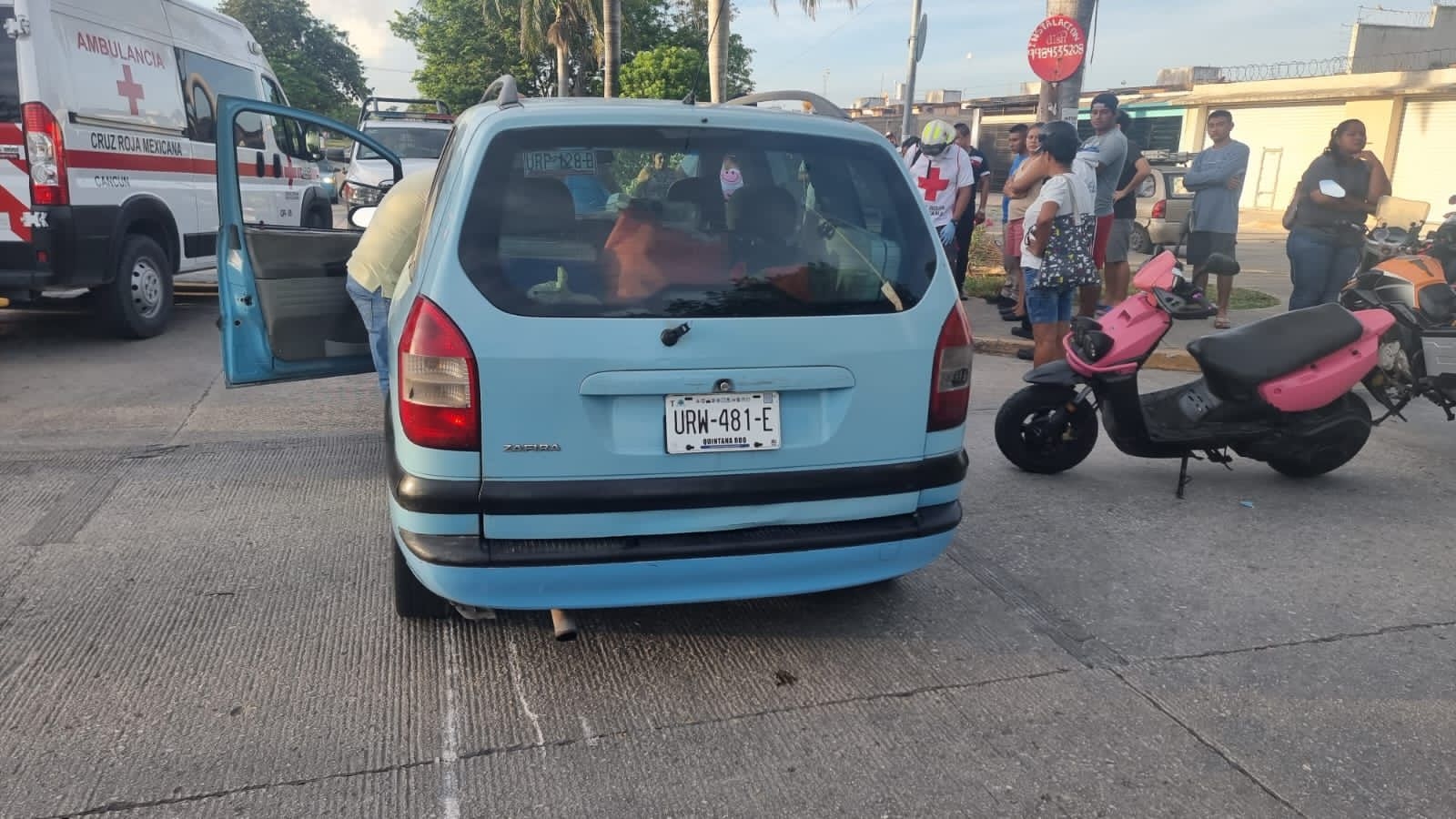 Mujer provoca accidente aparatoso, su hija sufre las consecuencias Mujer provoca accidente aparatoso, su hija sufre las consecuencias