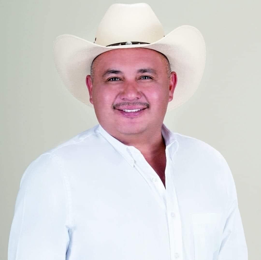 Trascendió que Mario Cedillo Infante, alcalde de Guerrero, viajaba junto a su esposa e hijo