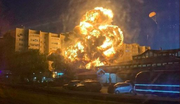 El caza Su-34 se estrelló por fuego en un motor, aseguró que Ministerio de Defensa ruso; el piloto habría salido de la aeronave antes del impacto.