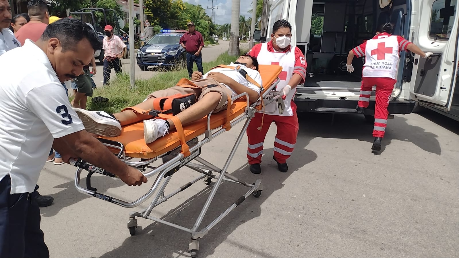El joven se encontraba inconsciente, por lo que fue trasladado a un hospital El joven se encontraba inconsciente, por lo que fue trasladado a un hospital