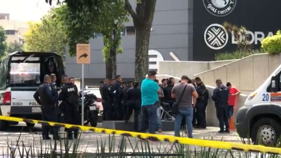A la Plaza Metrópoli Patriotismo arribó una ambulancia y la zona luce acordonada. A la Plaza Metrópoli Patriotismo arribó una ambulancia y la zona luce acordonada.