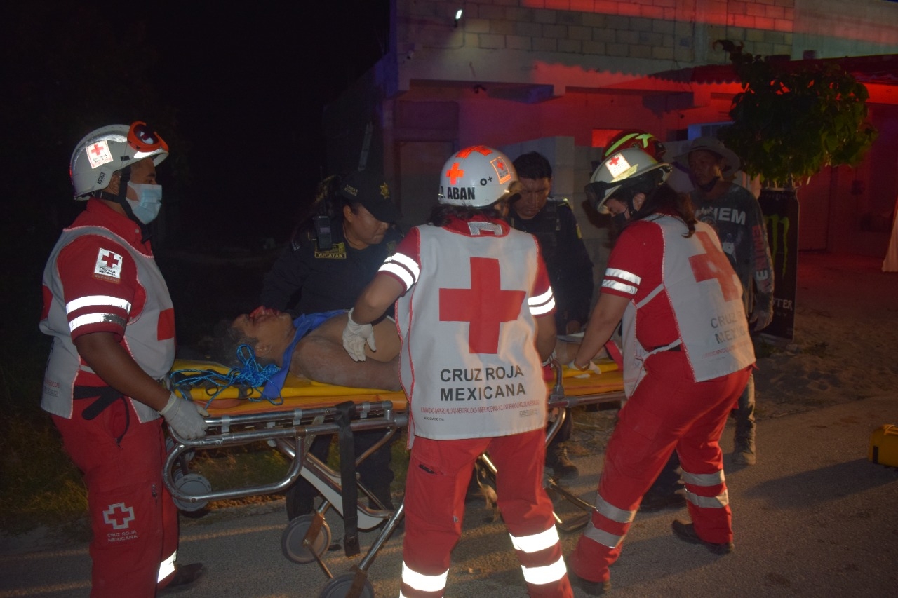 Trabajadores al borde de la muerte por una descarga eléctrica en Progreso Trabajadores al borde de la muerte por una descarga eléctrica en Progreso