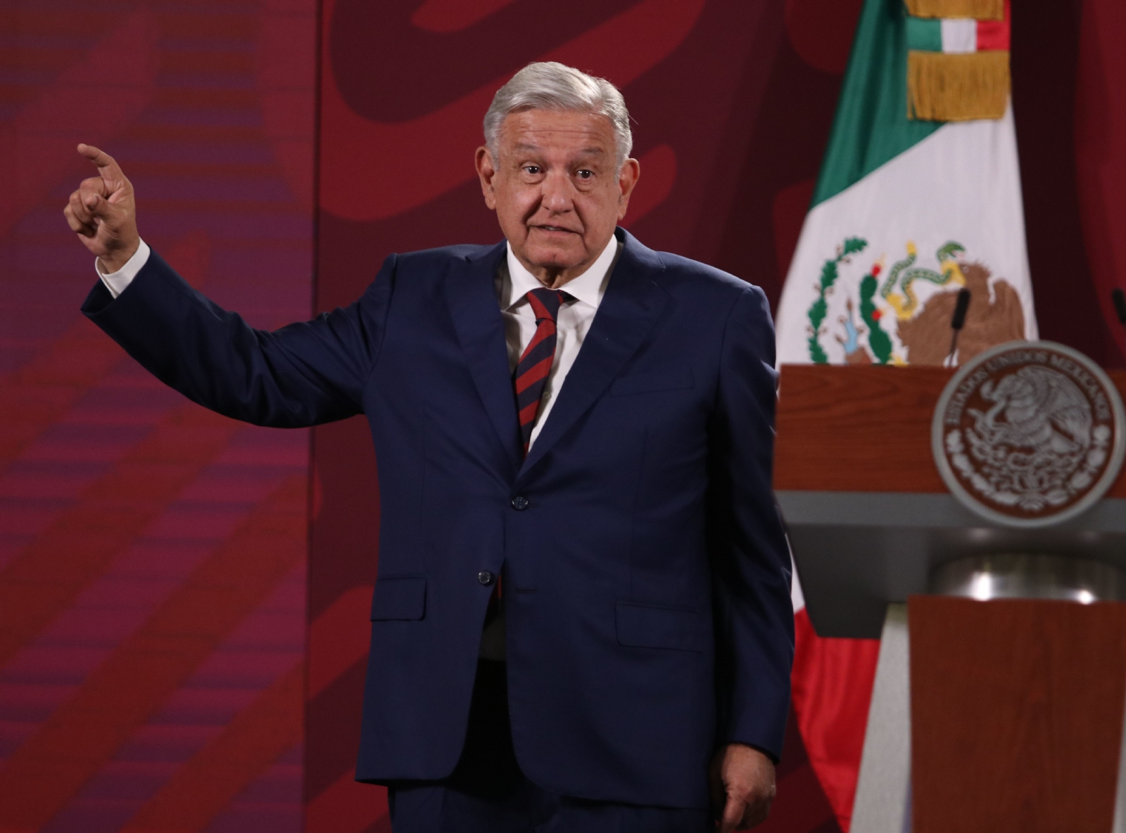 AMLO señala que como no hay información suficiente se piensa que es algo que si afecta, pero no tanto y resulta que es más dañino el vapeador que el cigarro