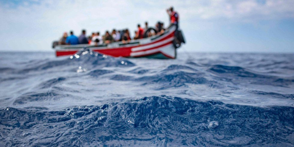Cerca de 300 migrantes rescatados en España cuando llegaban a las Islas Canarias