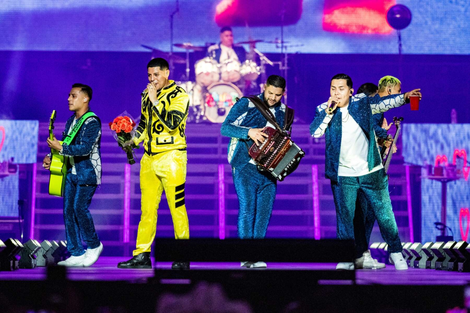 Grupo Firme, anunció a través de redes sociales que ofrecerán su primer concierto 360° en Estados Unidos
