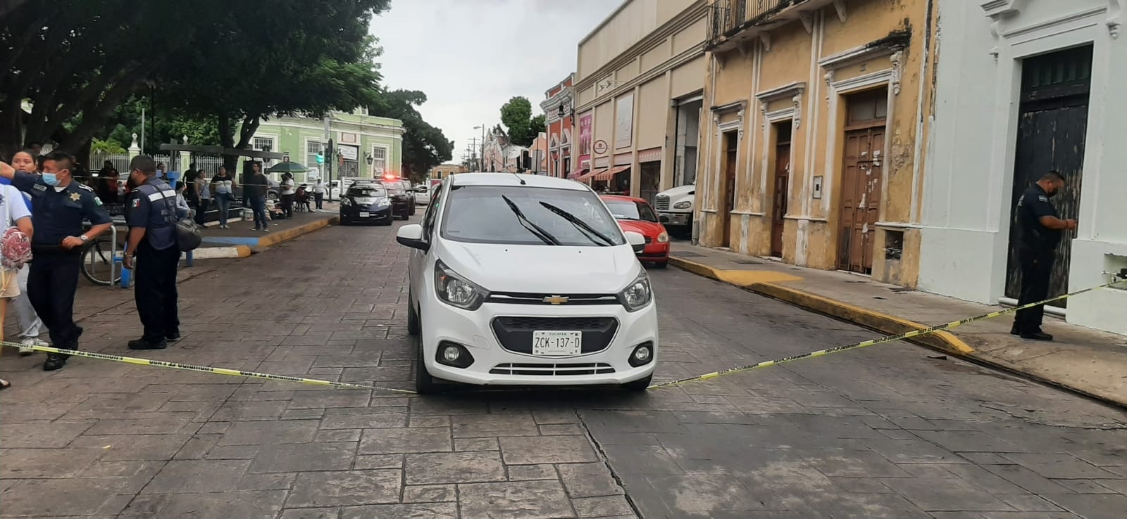 La abuelita intentó cruzar la calle cuando fue embestida por un vehículo