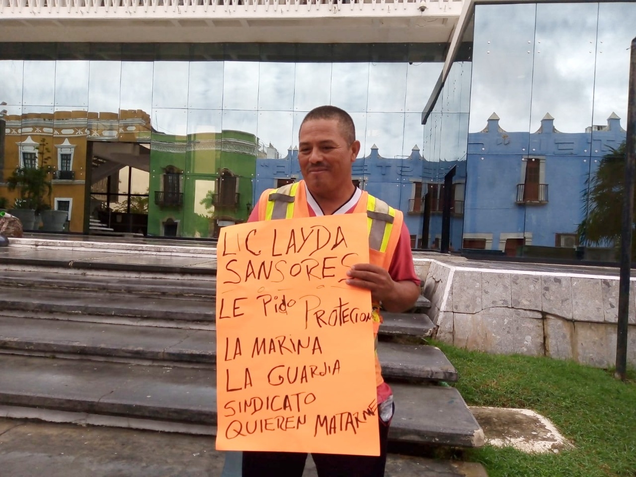 El hombre pidió apoyo al Gobierno de Layda Sansores para resolver su situación