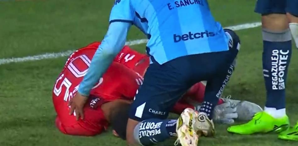 El portero de los Tuzos pasó de villano a héroe en pocos minutos en el primer capítulo de las Semifinales del Apertura 2022