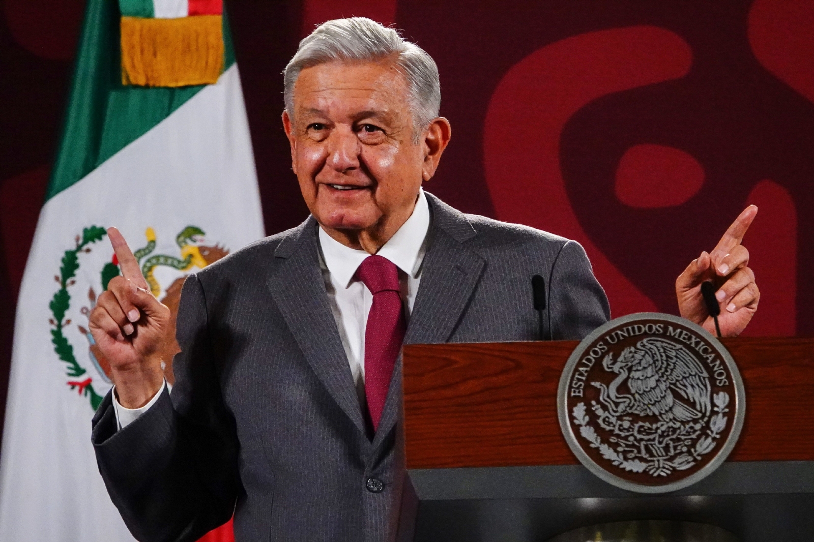 AMLO explicó que podría tratarse de alguna sustancia en el agua, sin embargo, aseguró que no se trata de algo peligroso para la población