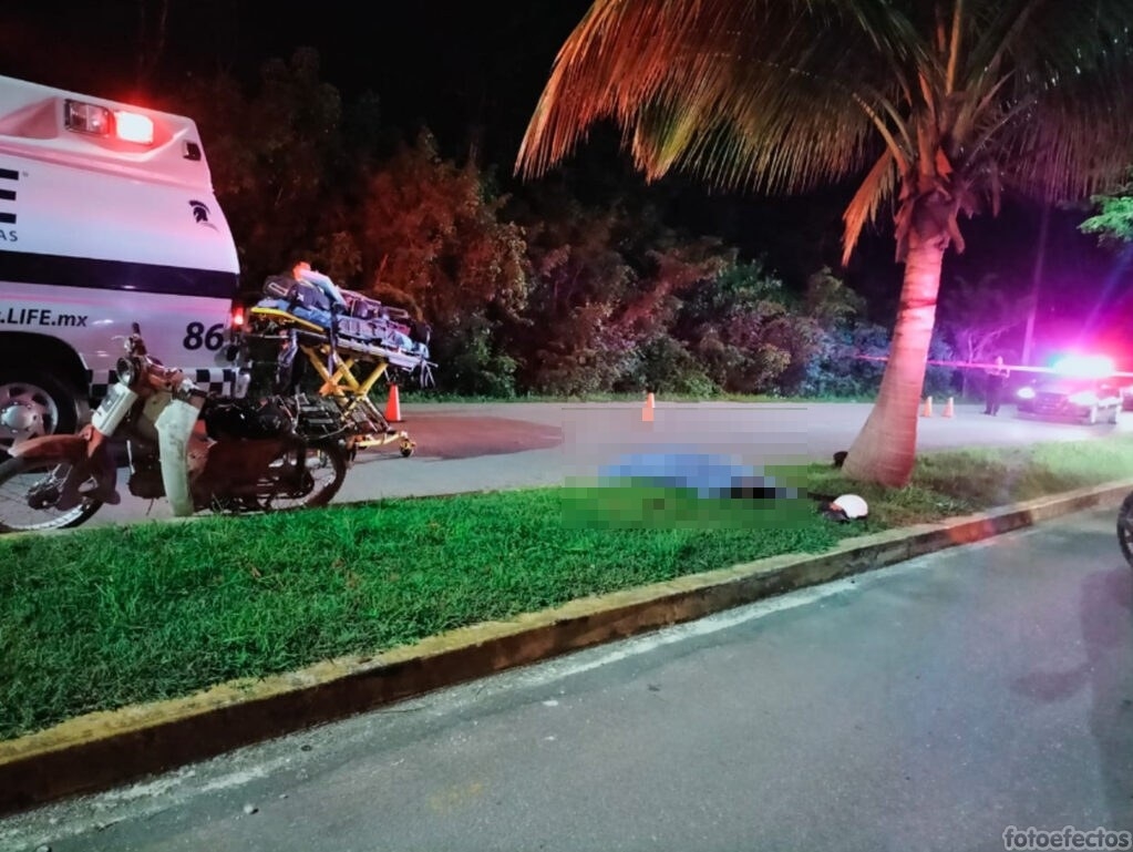 Paramédicos arribaron al lugar para prestarle la ayuda; sin embargo, nada pudieron hacer ya que había muerto de forma instantánea. Paramédicos arribaron al lugar para prestarle la ayuda; sin embargo, nada pudieron hacer ya que había muerto de forma instantánea.